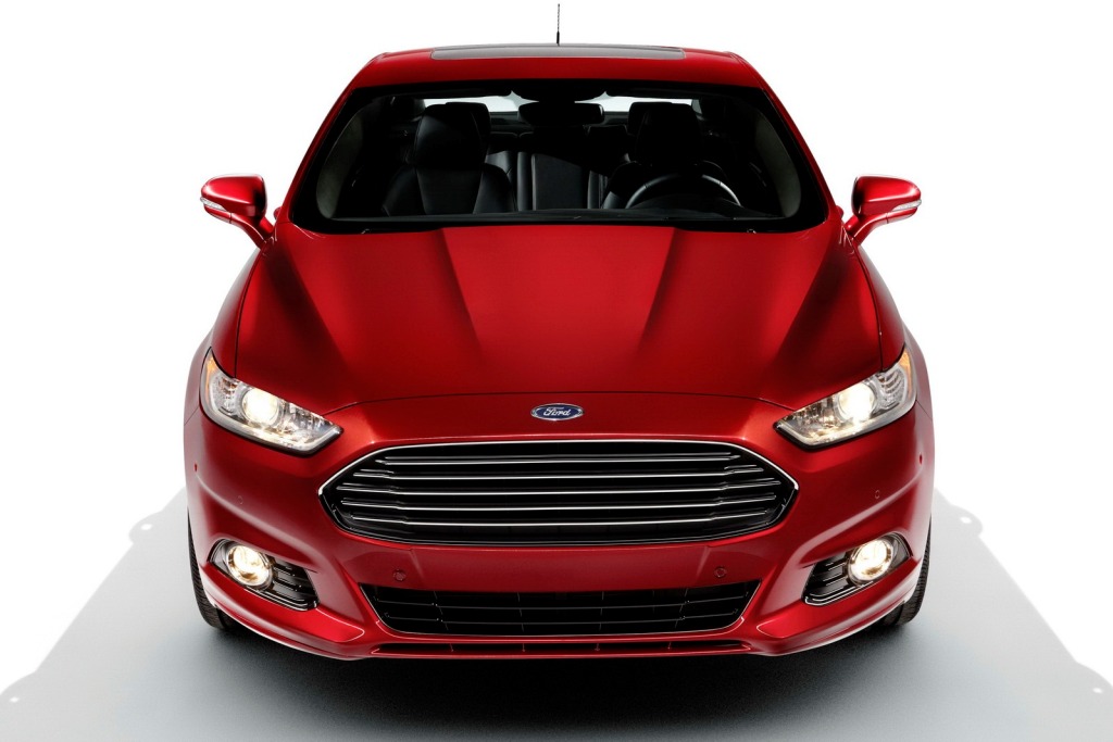2013_Ford_Fusion_Sedan (3)-266.jpg